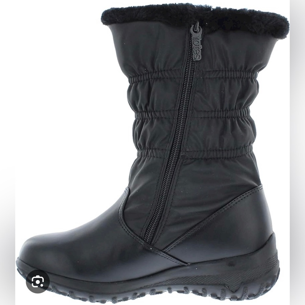 NWOT TOTES Women’s Madina waterproof winter snow boots size 8